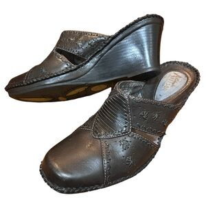 Clarks Brown Leather Mules Heeled Clogs Artisan Collection Adorned Floral Shoes